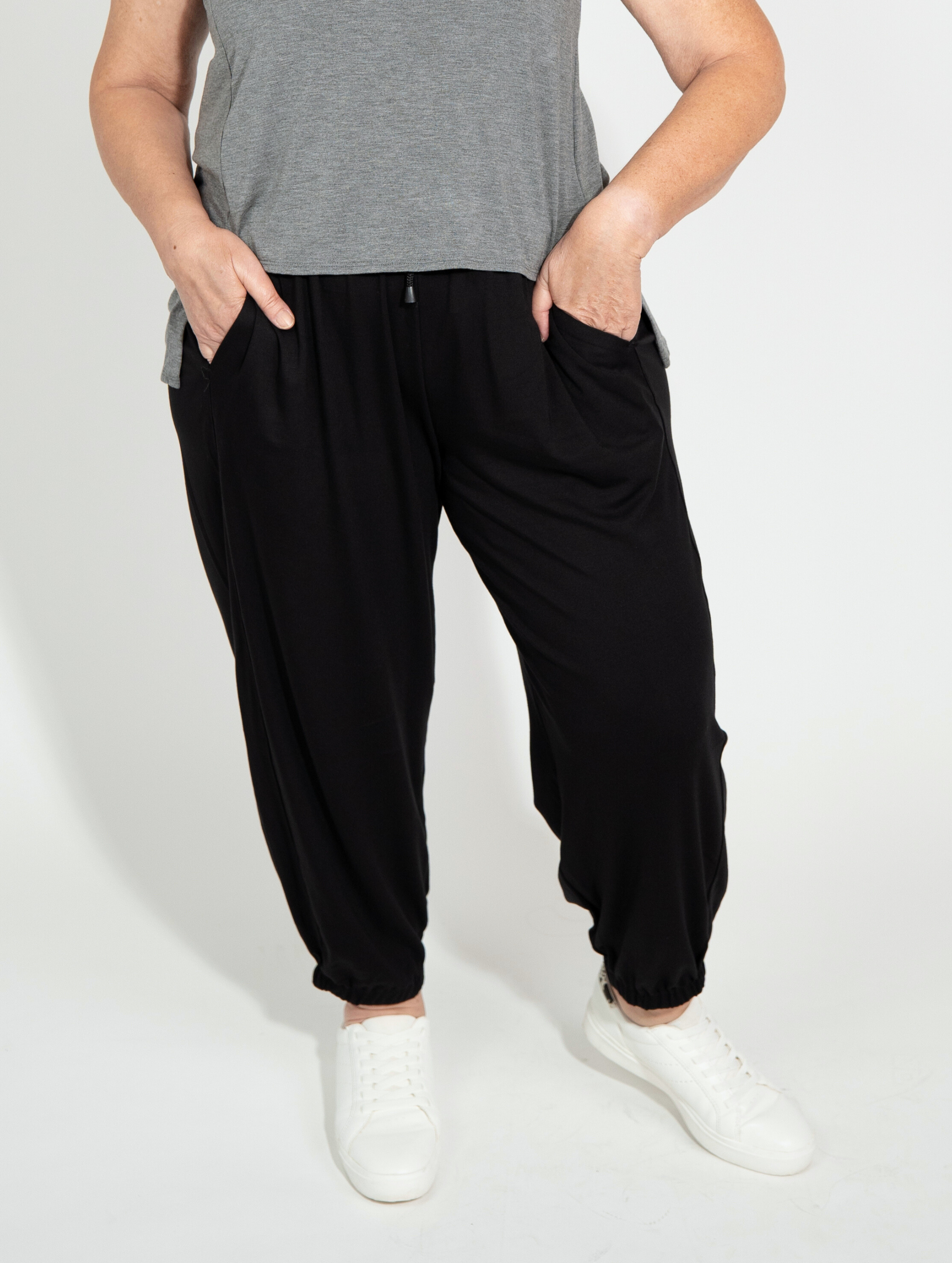 South St. Jogger - Black Soft Ponte